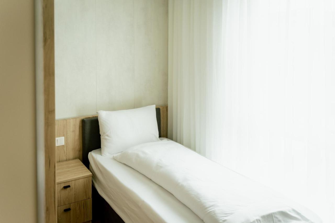 Lamede Self Check-In Hotel Wiener Neustadt Ngoại thất bức ảnh