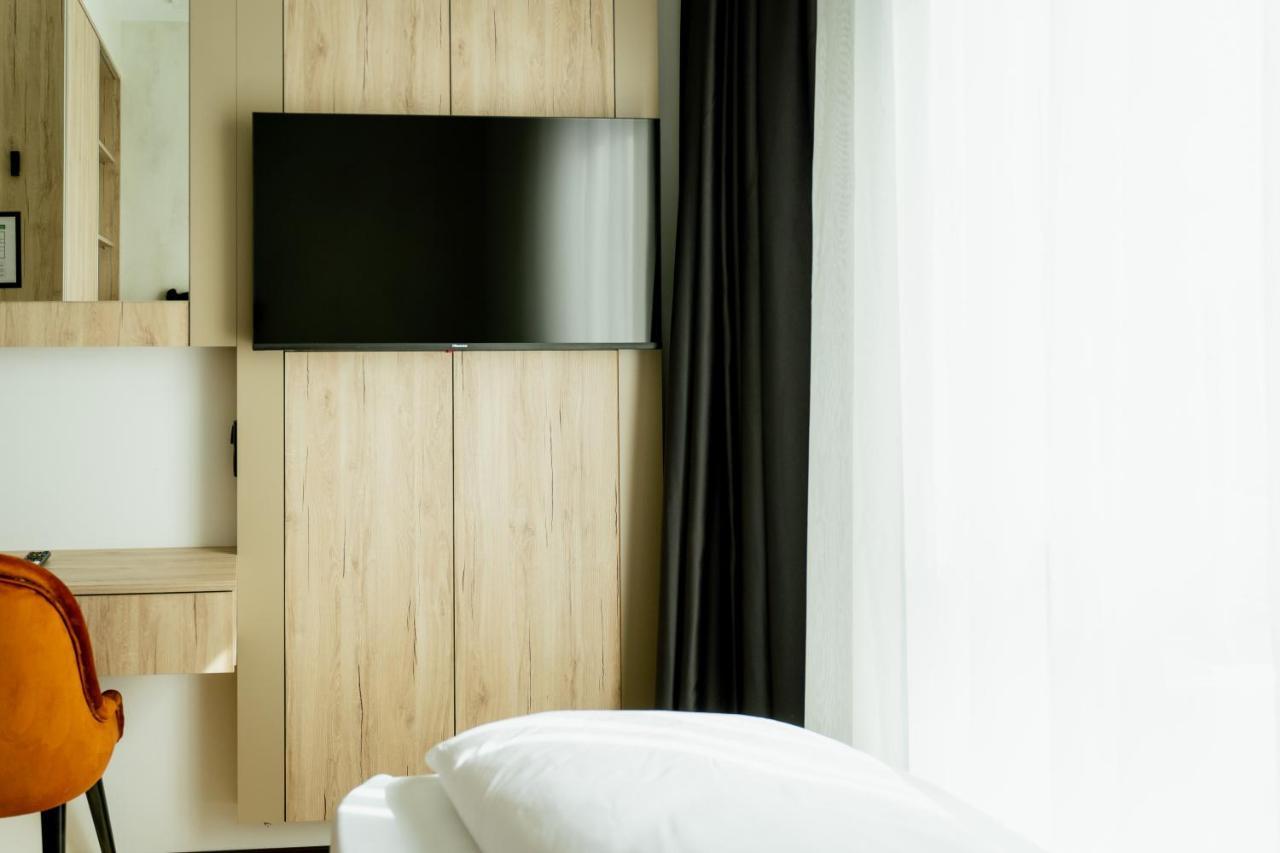 Lamede Self Check-In Hotel Wiener Neustadt Ngoại thất bức ảnh