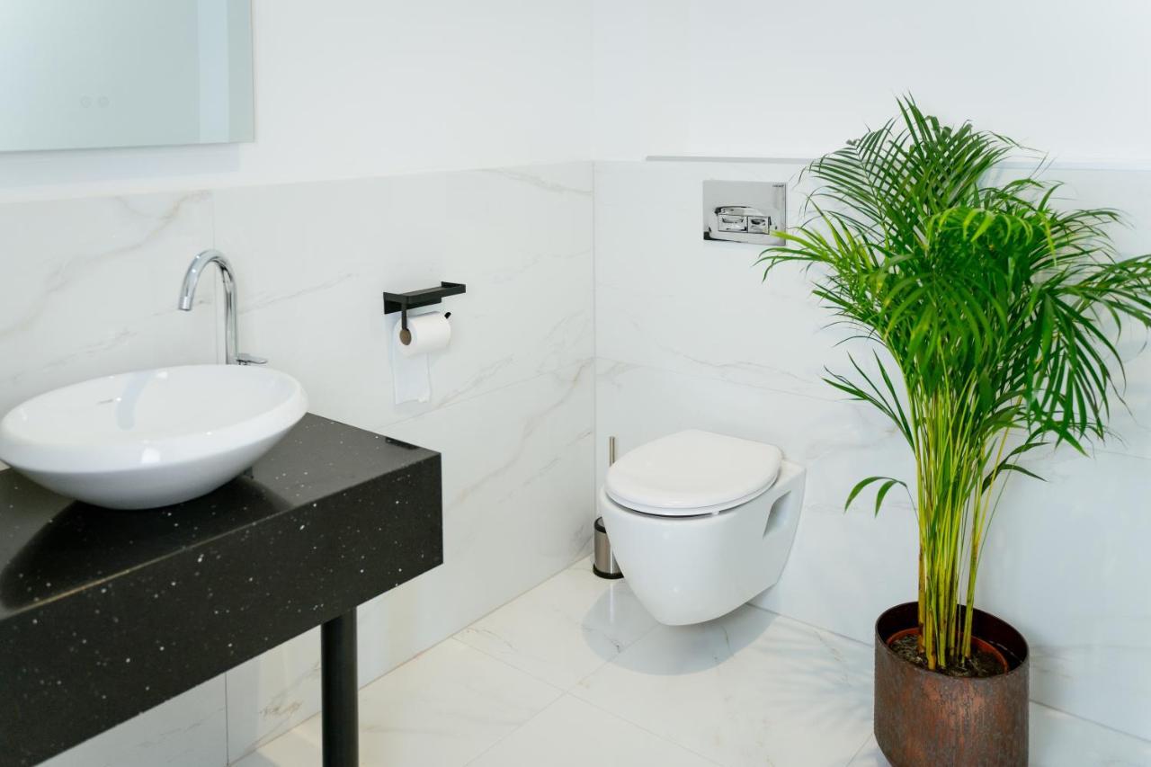 Lamede Self Check-In Hotel Wiener Neustadt Ngoại thất bức ảnh