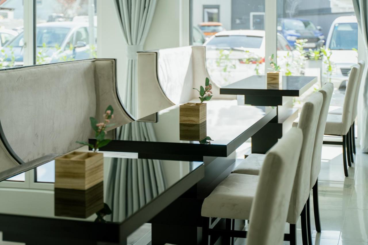 Lamede Self Check-In Hotel Wiener Neustadt Ngoại thất bức ảnh