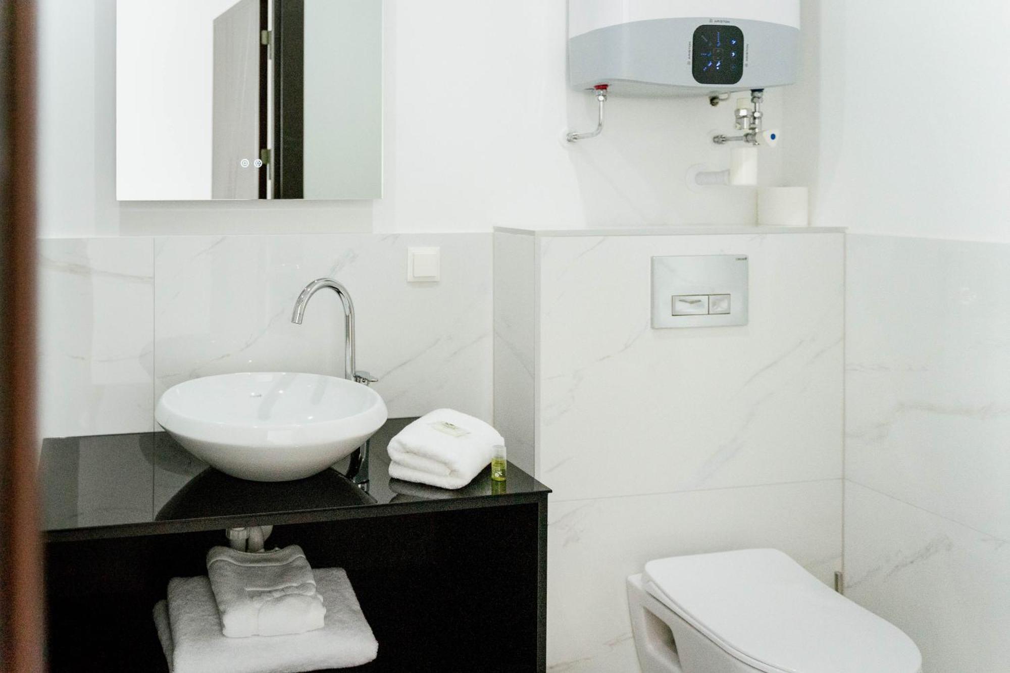 Lamede Self Check-In Hotel Wiener Neustadt Ngoại thất bức ảnh