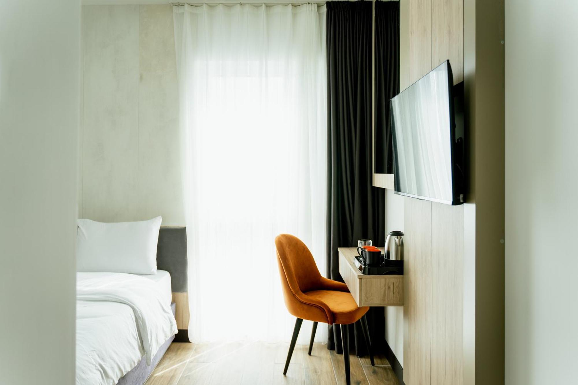 Lamede Self Check-In Hotel Wiener Neustadt Ngoại thất bức ảnh