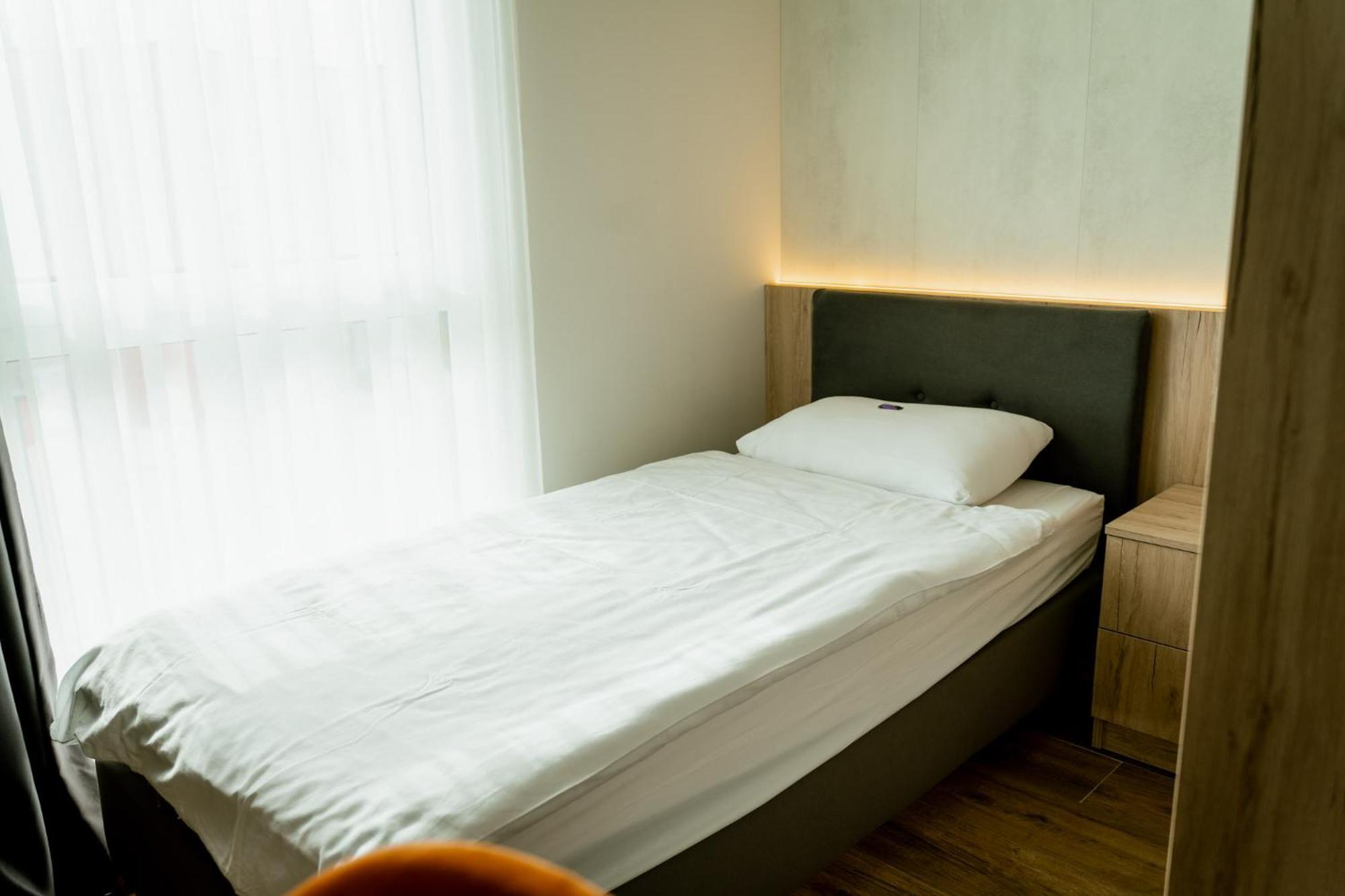 Lamede Self Check-In Hotel Wiener Neustadt Ngoại thất bức ảnh