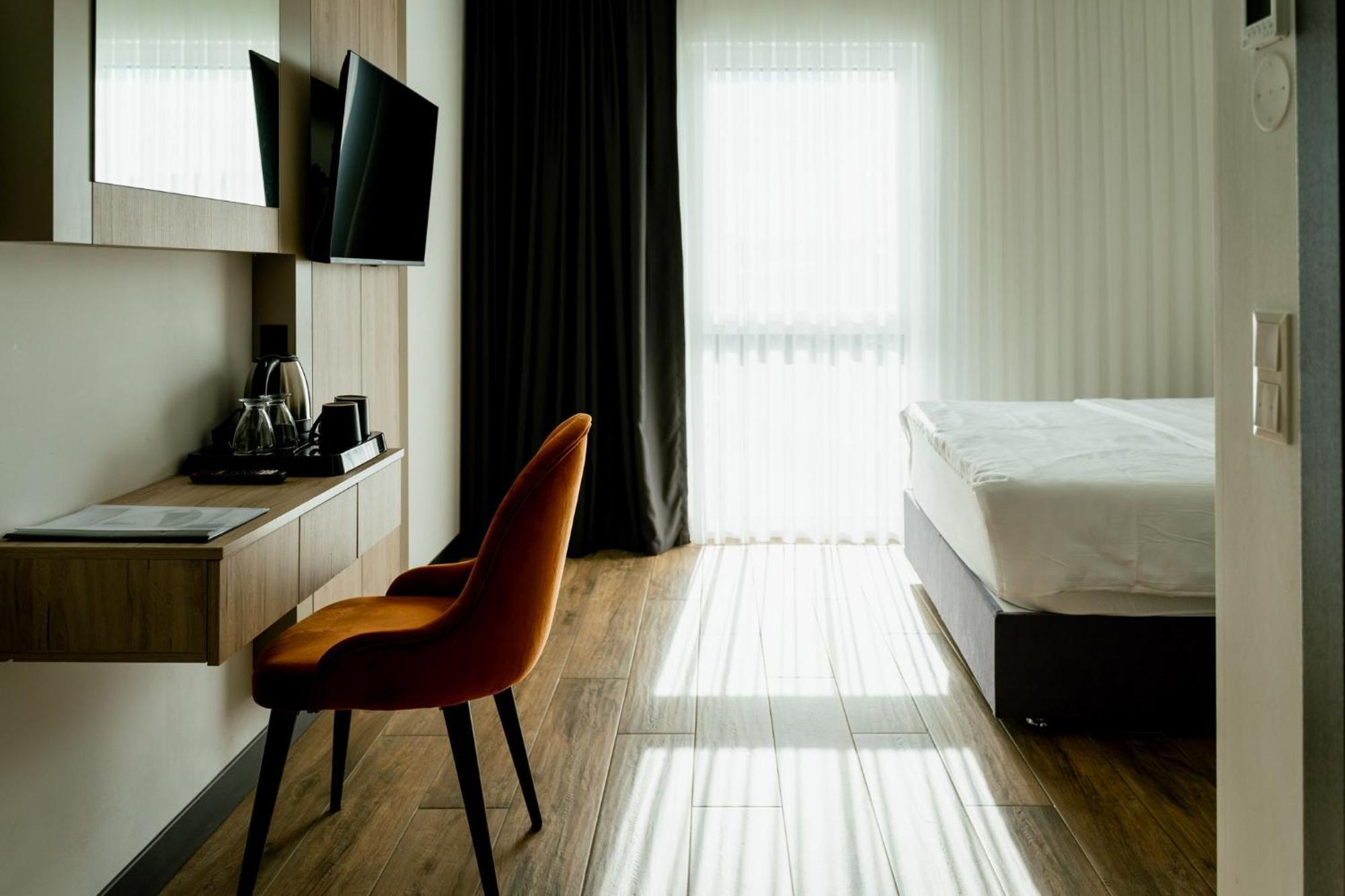 Lamede Self Check-In Hotel Wiener Neustadt Ngoại thất bức ảnh